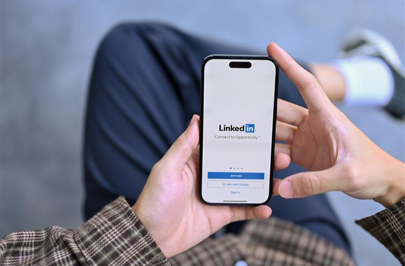 Read more about the article 10 Steps to Build a Great LinkedIn Profile for Students